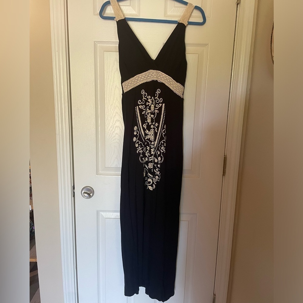 Rue 21 Printed Maxi dress. Size medium - Picture 2 of 11